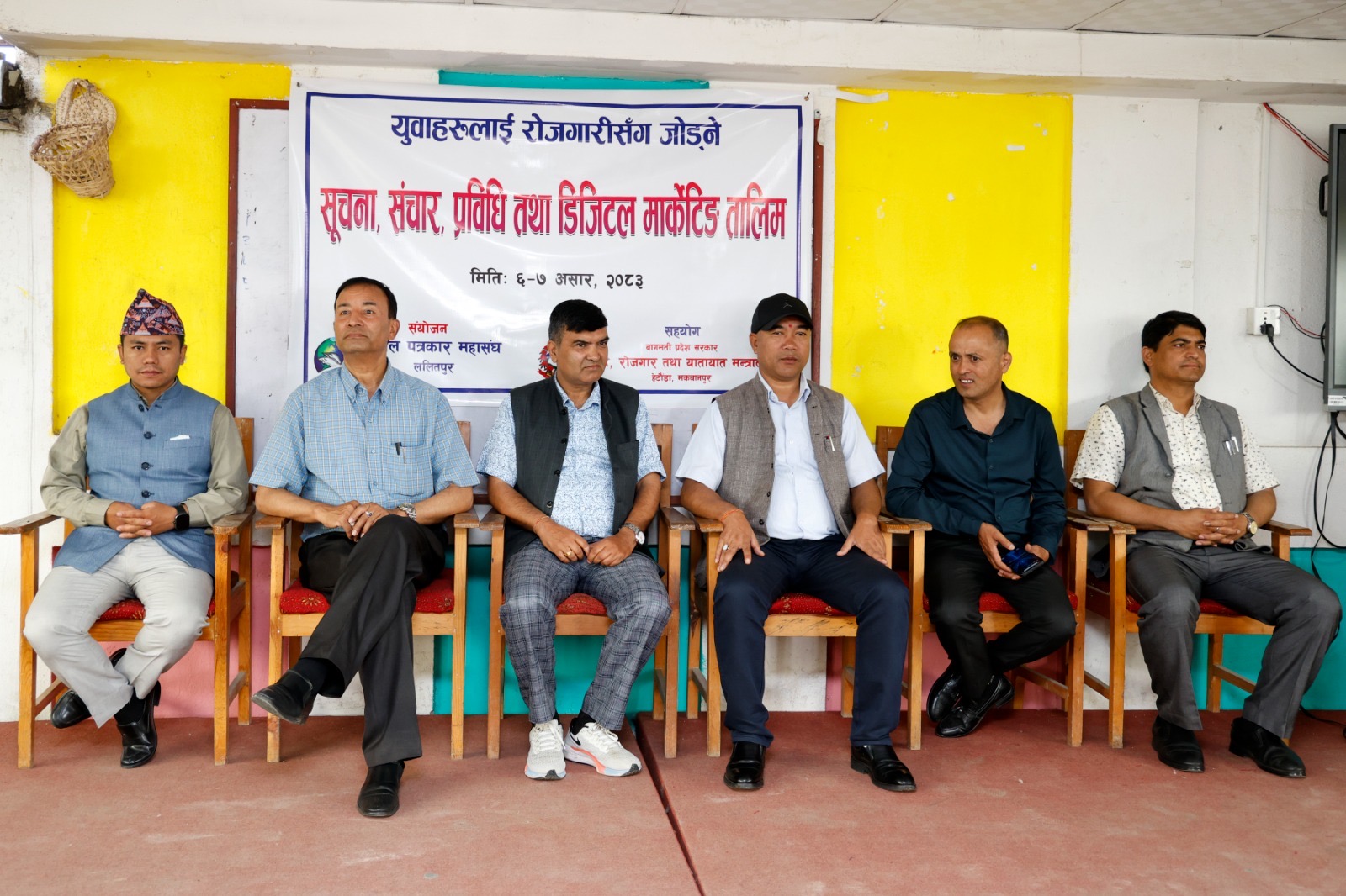 सामाजिक सञ्जालबाटै कमाइ: डिजिटल मार्केटिङ सिक्दै ललितपुरका युवा
