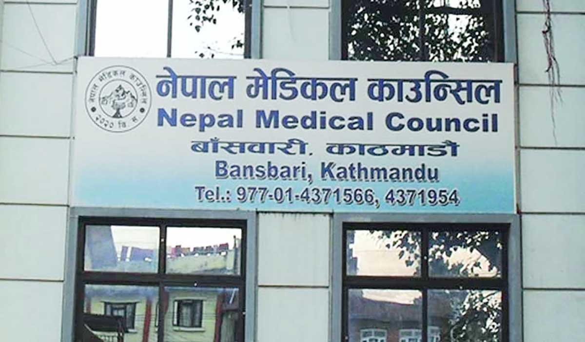 विदेशमा करोडौं खर्च, NMC मा असफलता: नेपाली मेडिकल विद्यार्थीको भविष्य किन अन्योलमा?